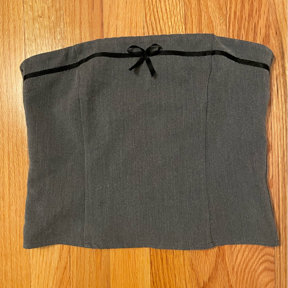 Subdued Gray Strapless Tank Top with Black Bow